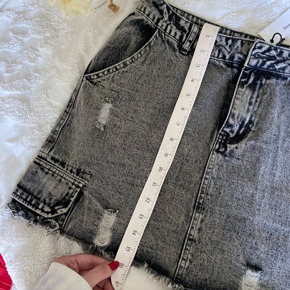 Vici collection acid wash black denim skirt L NwT - Picture 4 of 5